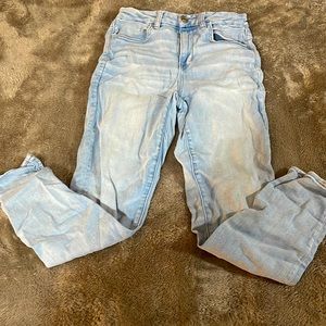 Light Wash American Eagle Skinny Jeans